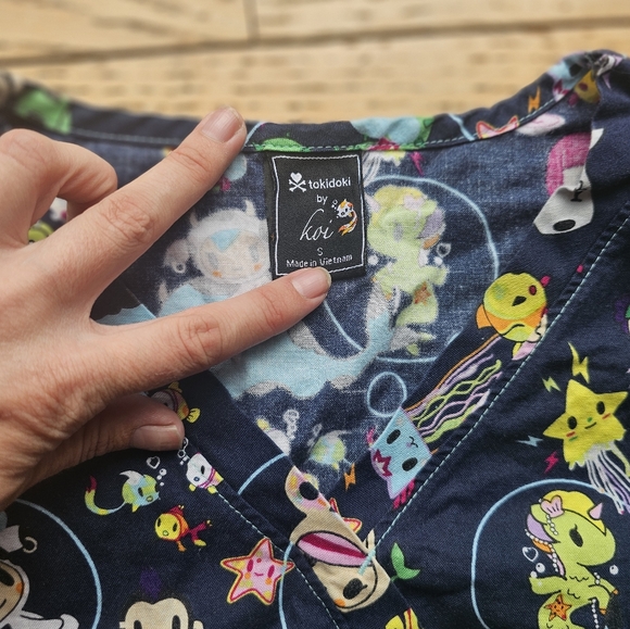 XS scrub cartoon top - Picture 2 of 3